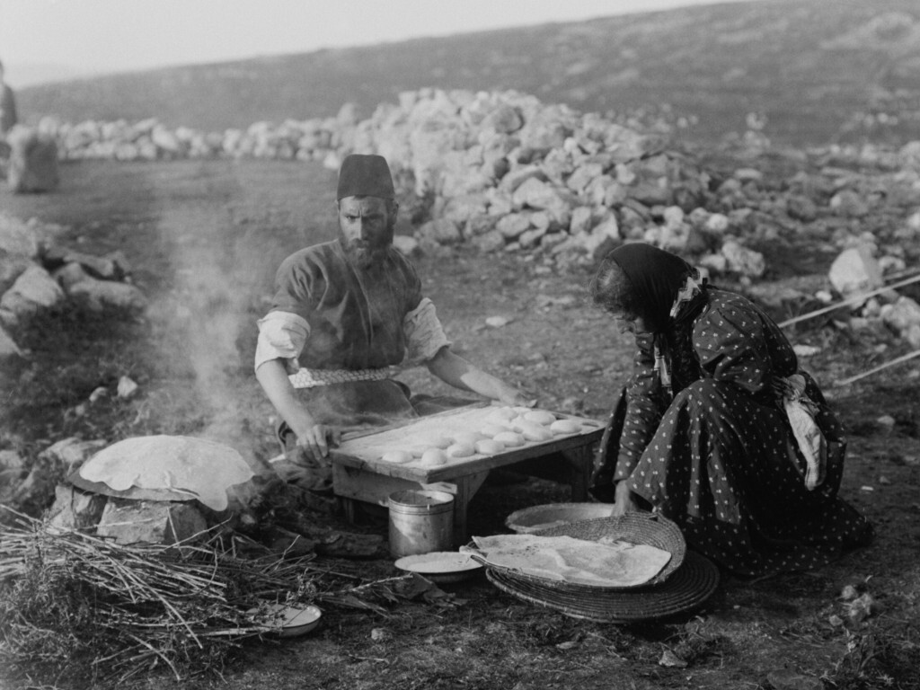 Samaritan Passover, baking unleavened bread, Photo 1890