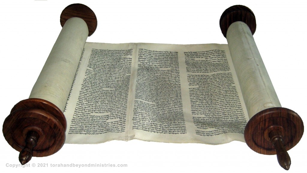 Complete Hebrew Torah Scroll written in Lithuania around 1750