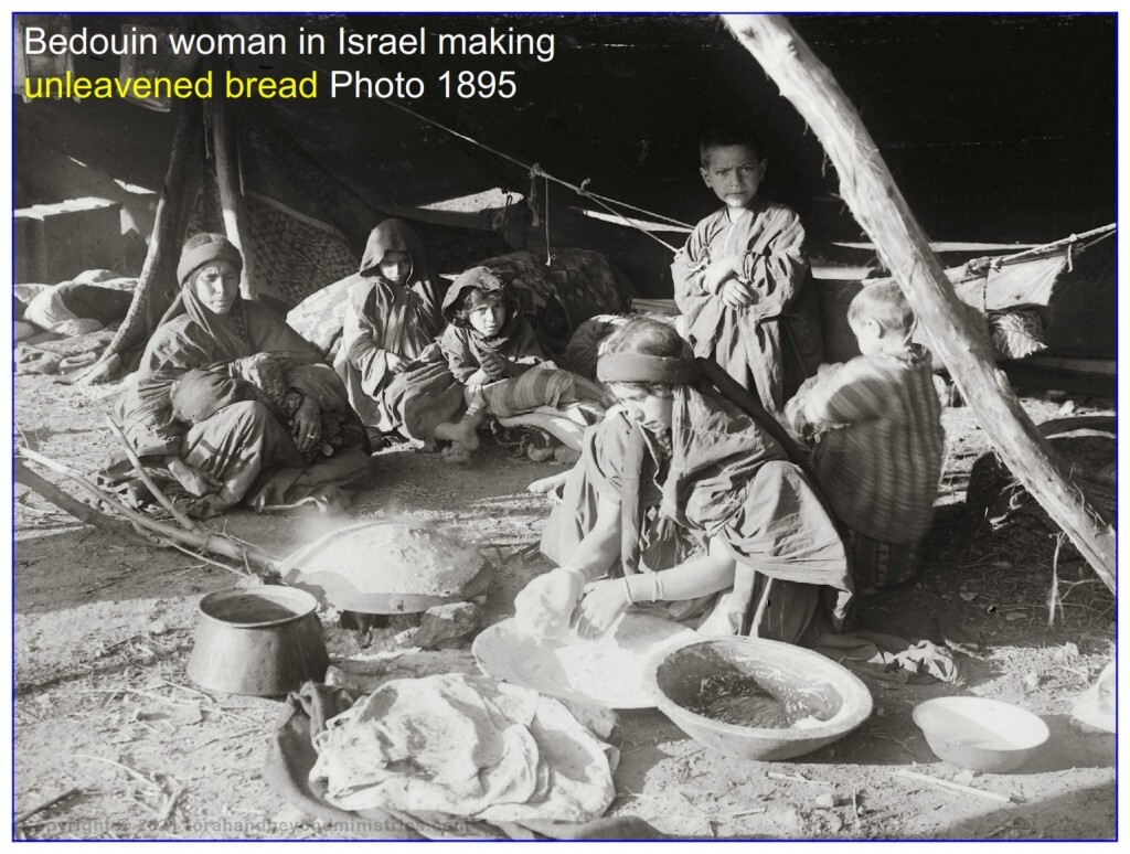 Bedouin woman in Israel making unleavened bread photo 1895