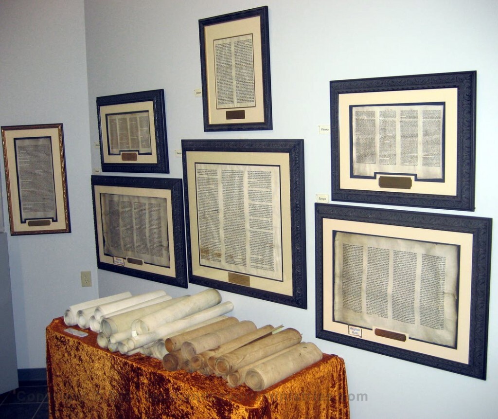 Framing Hebrew Manuscripts in The Scriptorium
